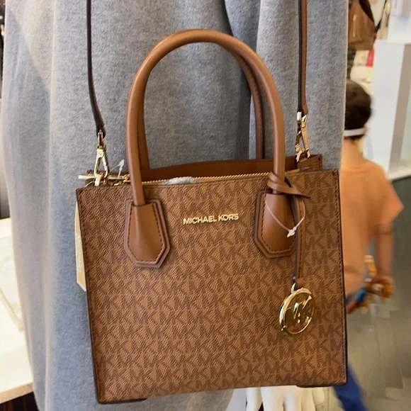 Michael Kors Mercer Medium Pebbled Leather Crossbody Bag - Picture 6 of 16